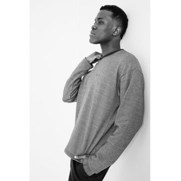 Bluza regular fit cu decolteu la baza gatului - Maro