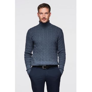 Pulover slim fit cu guler inalt si model torsade - Albastru ultramarin