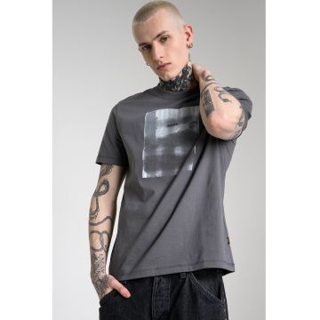 Tricou cu decolteu la baza gatului si imprimeu frontal - Alb/Gri inchis