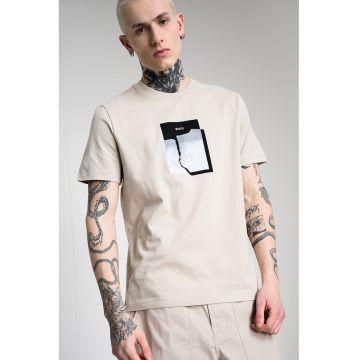 Tricou cu decolteu la baza gatului si imprimeu frontal - Albastru/Maro nisip