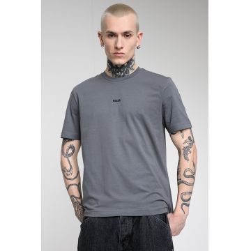 Tricou cu decolteu la baza gatului si logo discret