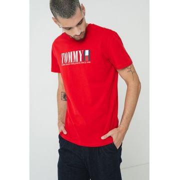 Tricou cu imprimeu logo si decolteu la baza gatului - Rosu
