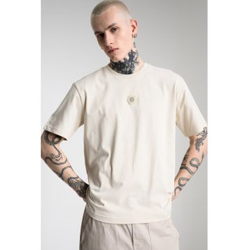 Tricou supradimensionat cu aplicatie pe piept