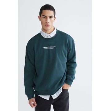 Bluza de trening cu decolteu la baza gatului si imprimeu text - Verde englez