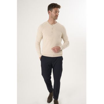 Pulover din bumbac cu fenta cu nasturi