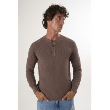 Pulover din bumbac cu fenta cu nasturi