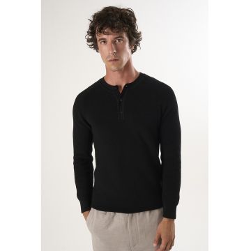 Pulover din bumbac cu fenta cu nasturi