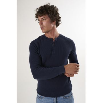 Pulover din bumbac cu fenta cu nasturi