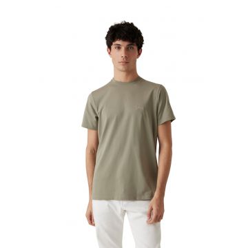 Tricou slim fit cu decolteu la baza gatului