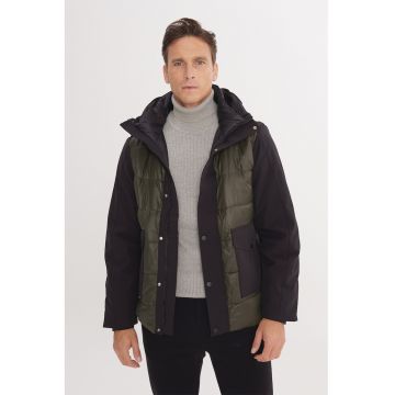 Geaca cu buzunare pe partea din fata si gluga - Kaki/Negru