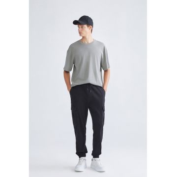 Pantaloni cargo cu snur de ajustare in talie - Negru