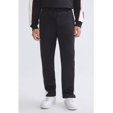 Pantaloni de trening cu croiala dreapta si banda laterala contrastanta - Negru