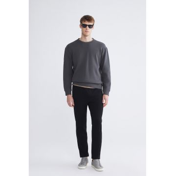 Pantaloni de trening cu croiala slim-fit si snur - Negru