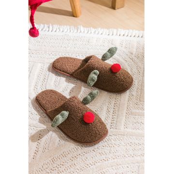 Papuci pufosi de casa cu aplicatii - Maro