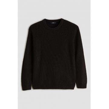 Pulover cu decolteu la baza gatului si aspect texturat - Negru