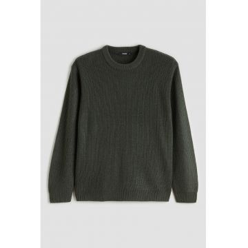Pulover cu decolteu la baza gatului si aspect texturat - Verde englez