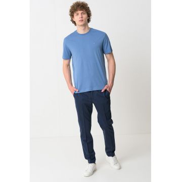 Tricou regular fit cu decolteu la baza gatului