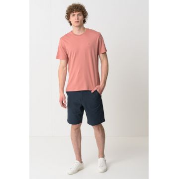 Tricou regular fit cu decolteu la baza gatului