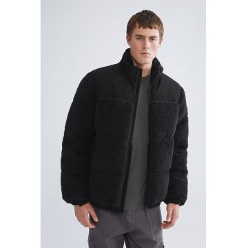 Geaca din teddy cu guler inalt - Negru