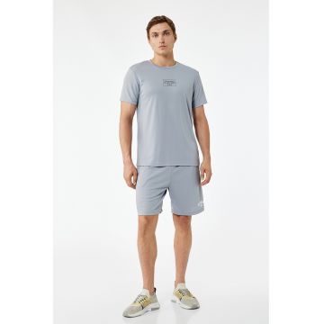 Tricou cu decolteu la baza gatului si imprimeu text - Gri cenusiu