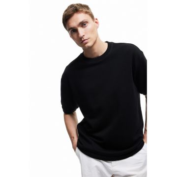 Tricou supradimensionat cu decolteu la baza gatului - Negru