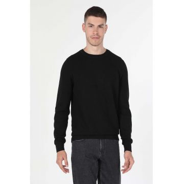 Pulover regular fit cu decolteu la baza gatului