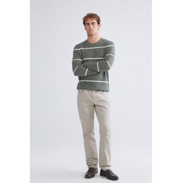 Pulover cu dungi si decolteu la baza gatului - Alb/Verde pal