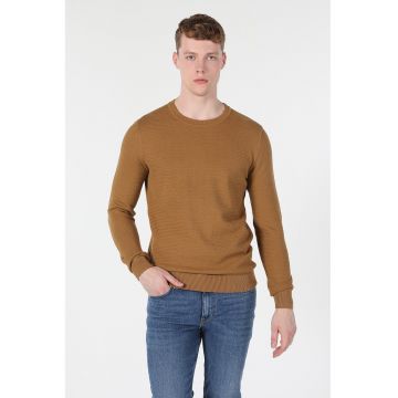 Pulover regular fit cu decolteu la baza gatului