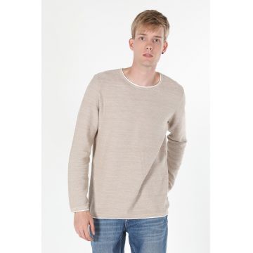 Pulover texturat cu decolteu la baza gatului si terminatii contrastante - Maro camel