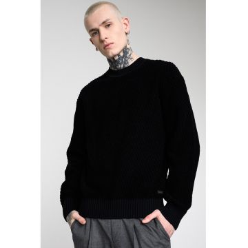 Pulover tricotat cu decolteu la baza gatului - Negru