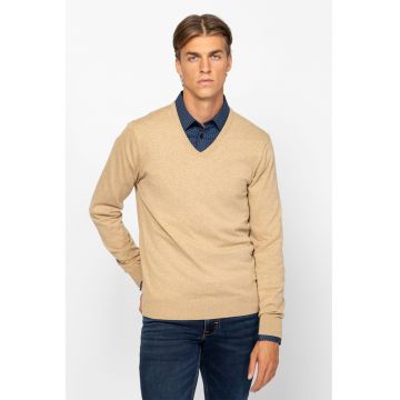 Pulover tricotat fin cu decolteu in V - Maro camel