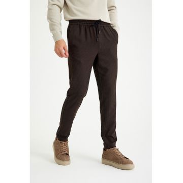 Pantaloni cu model houndstooth si snur in talie - Maro inchis/Negru