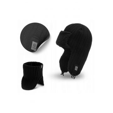 Set de iarna pentru barbati -  caciula cu aparatori pentru urechi si esarfa - negru -