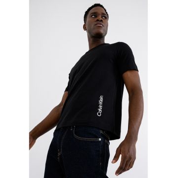 Tricou cu tehnologie uscare rapida si decolteu rotund - pentru fitness - Negru