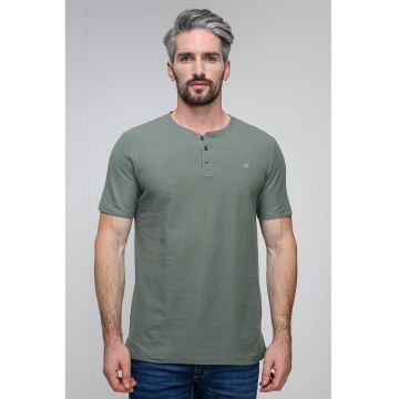 Tricou regular fit cu decolteu in V Austin - Verde pal