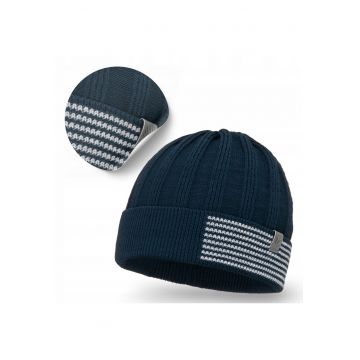 Caciula de iarna -  2300010-019 - Universala - 56-60 cm - Pliabila - Fabricata din 100% acril - Potrivita pentru pielea sensibila - Isi pastreaza forma dupa spalare - Calitate inalta - Certificat Oeko-Tex - Fabricata in Polonia - Albastru marin - Contine