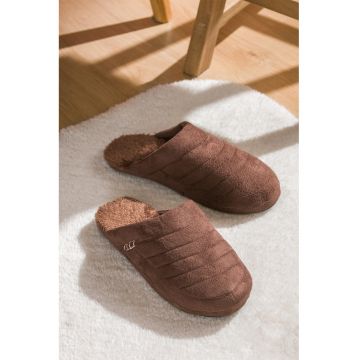 Papuci de casa cu aspect matlasat