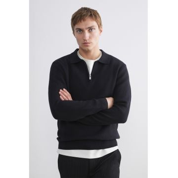 Pulover de bumbac cu guler ascutit - Negru