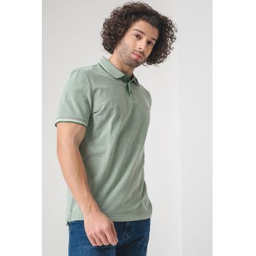 Tricou polo de bumbac cu logo discret - Verde pal