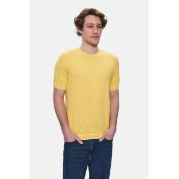 Tricou regular fit cu decolteu la baza gatului Fared - Galben