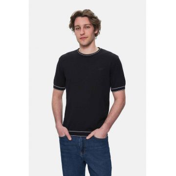 Tricou regular fit cu decolteu la baza gatului Fared - Negru