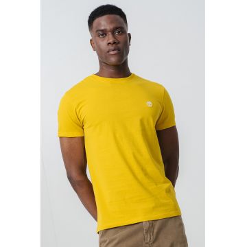 Tricou cu decolteu la baza gatului si logo discret - Galben inchis