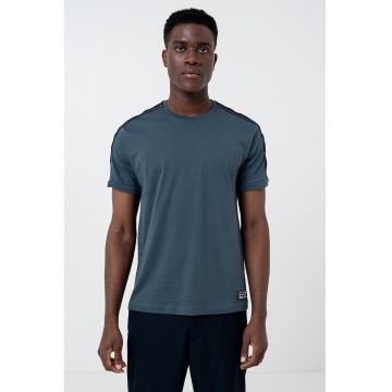 Tricou regular fit cu decolteu la baza gatului - Albastru petrol