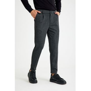 Pantaloni conici cu pliuri inversate pe partea din fata - Gri carbune