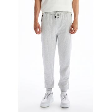 Pantaloni de trening cu croiala conica si snur de ajustare - Gri deschis melange