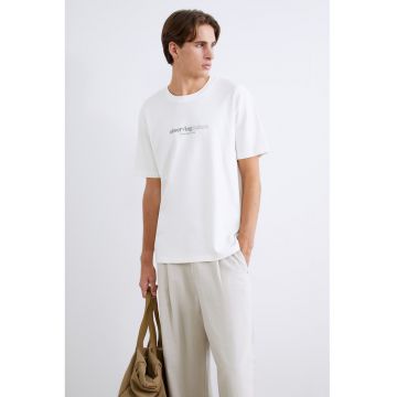 Tricou cu decolteu la baza gatului si design text - Alb/Verde