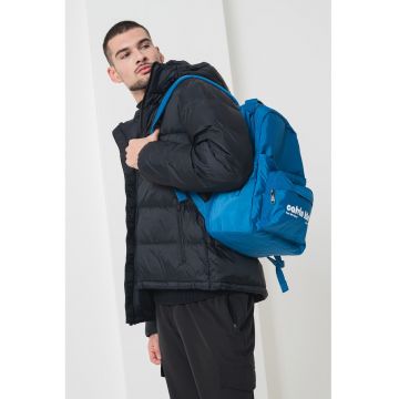 Geaca cu umplutura de puf - finisaj rezistent la apa si fermoar - Negru