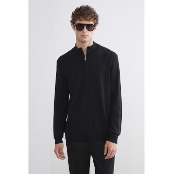 Pulover tricotat fin cu fenta cu fermoar - Negru