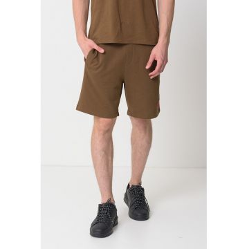 Bermude cu logo Diz - Maro inchis