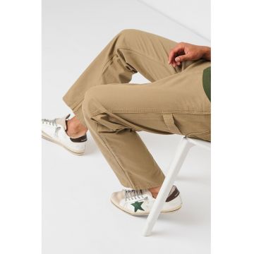 Blugi cargo cu croiala dreapta Eddie - Maro camel